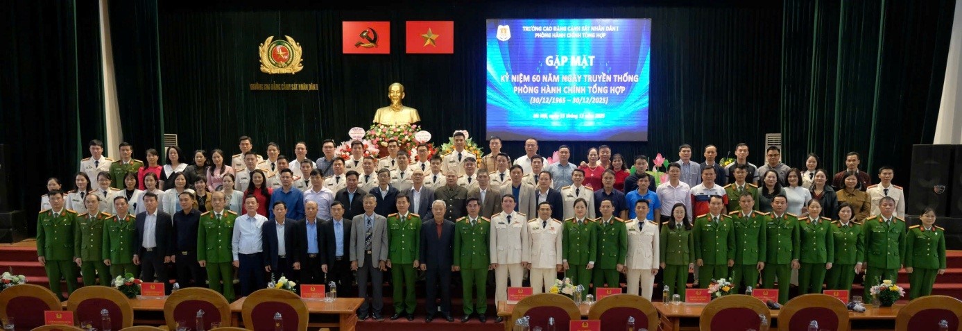 Gặp mặt kỷ niệm 60 năm Ngày truyền thống Phòng Hành chính tổng hợp (30/12/1965-30/12/2025)
