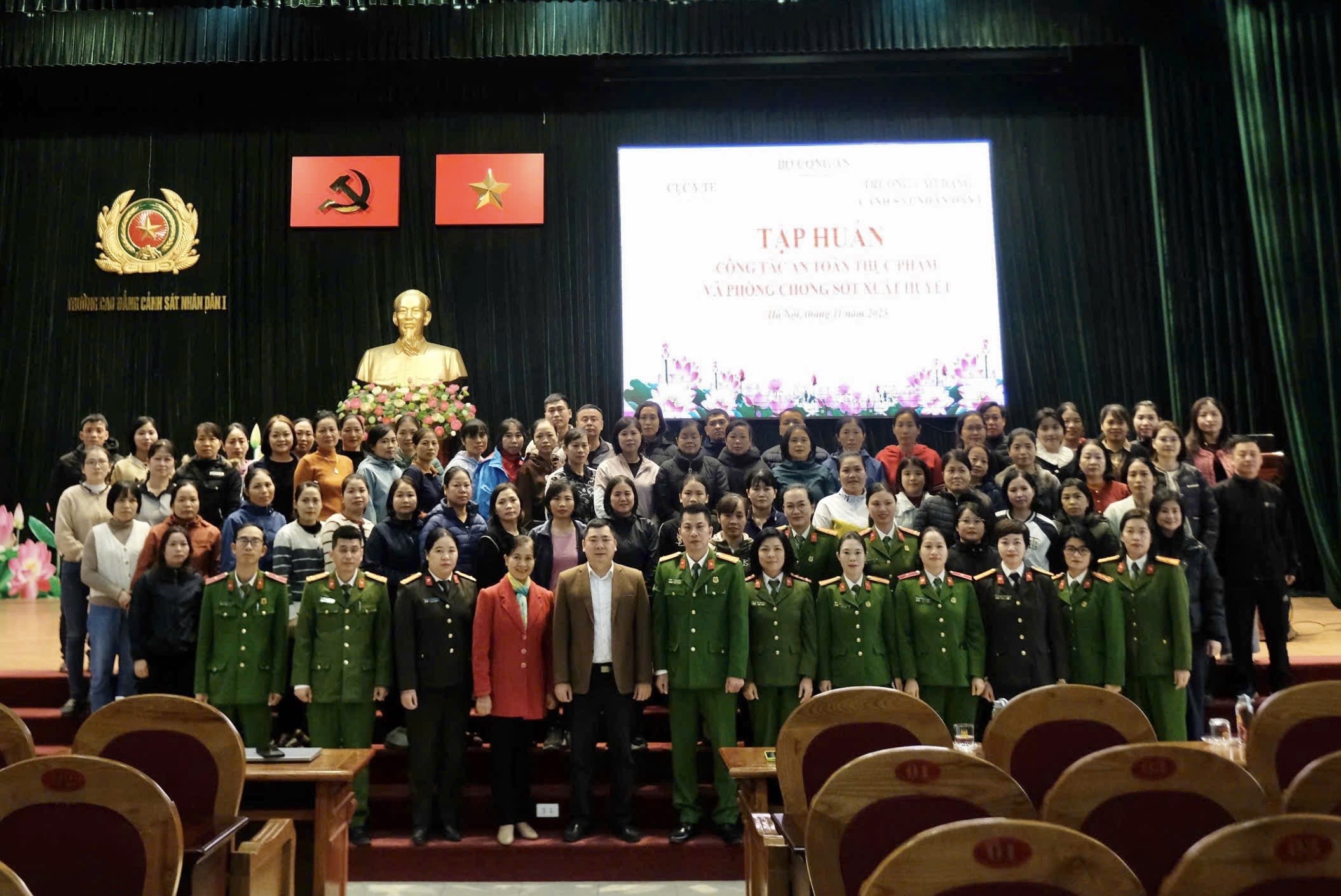 Tổ chức tập huấn “An toàn thực phẩm và phòng, chống dịch bệnh sốt xuất huyết”