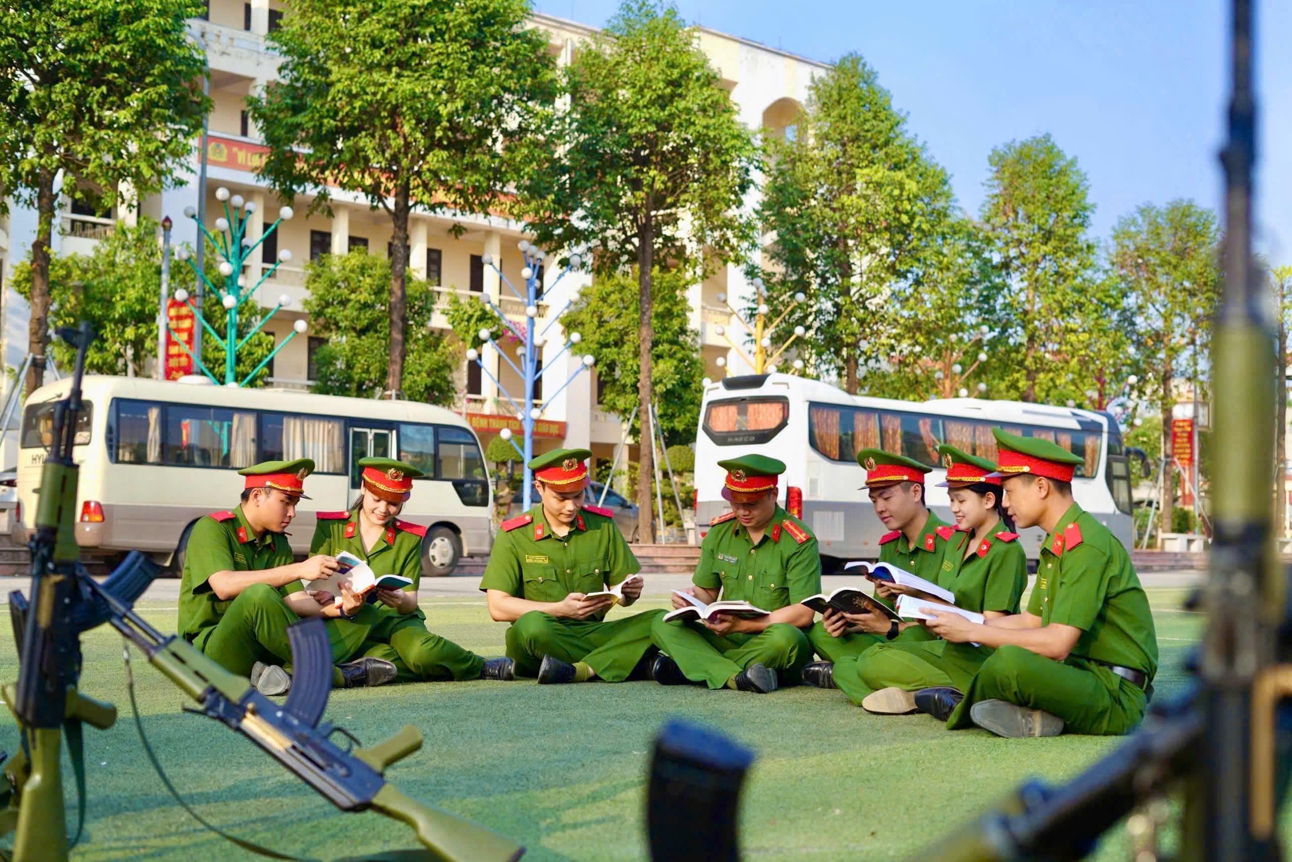 Tổ chức Hội thi ảnh “Khoảnh khắc Thầy - Trò” năm 2025