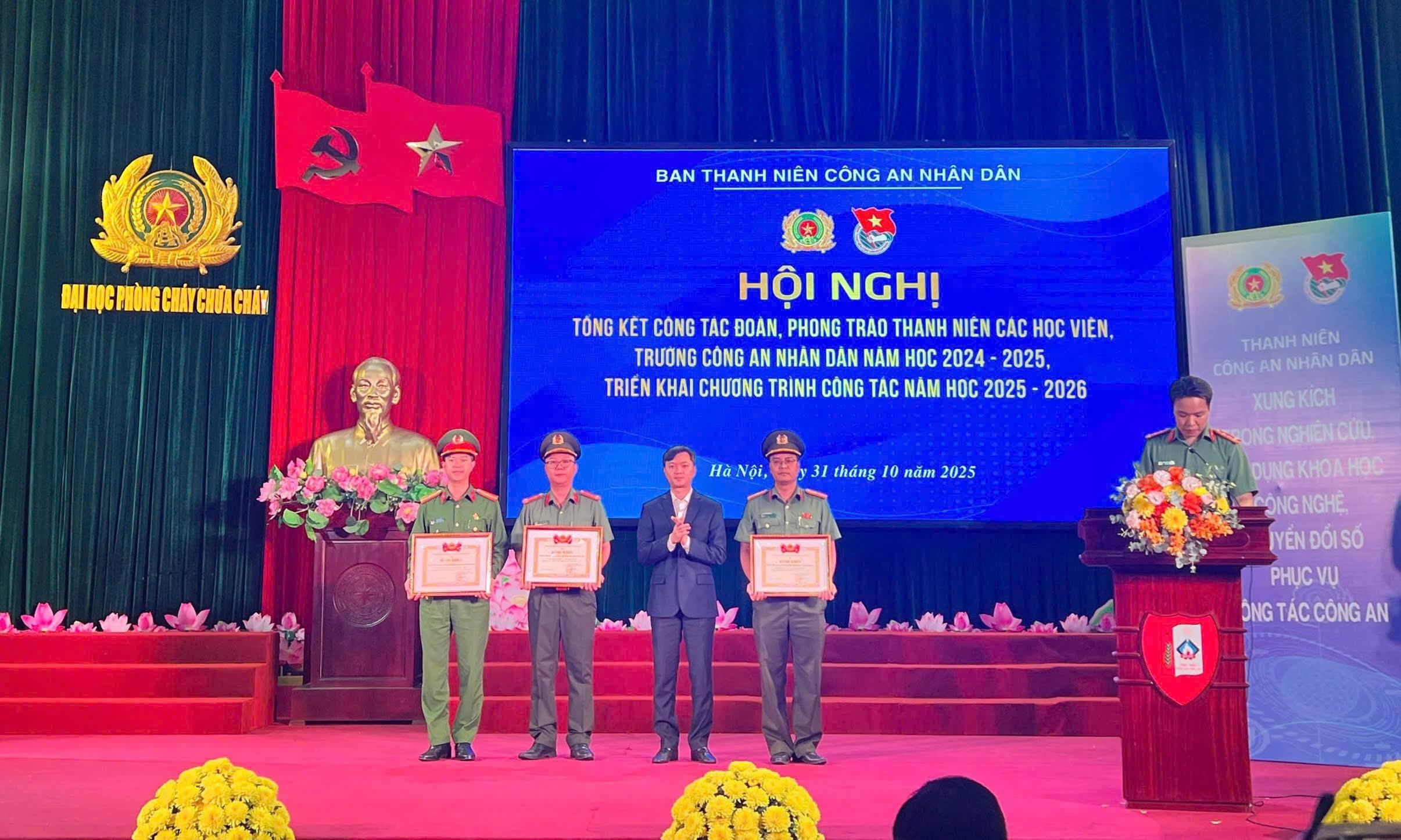 Đoàn Thanh niên nhà trường được Trung ương Đoàn tặng Bằng khen đã có thành tích xuất sắc trong công tác Đoàn và phong trào thanh niên năm học 2024-2025