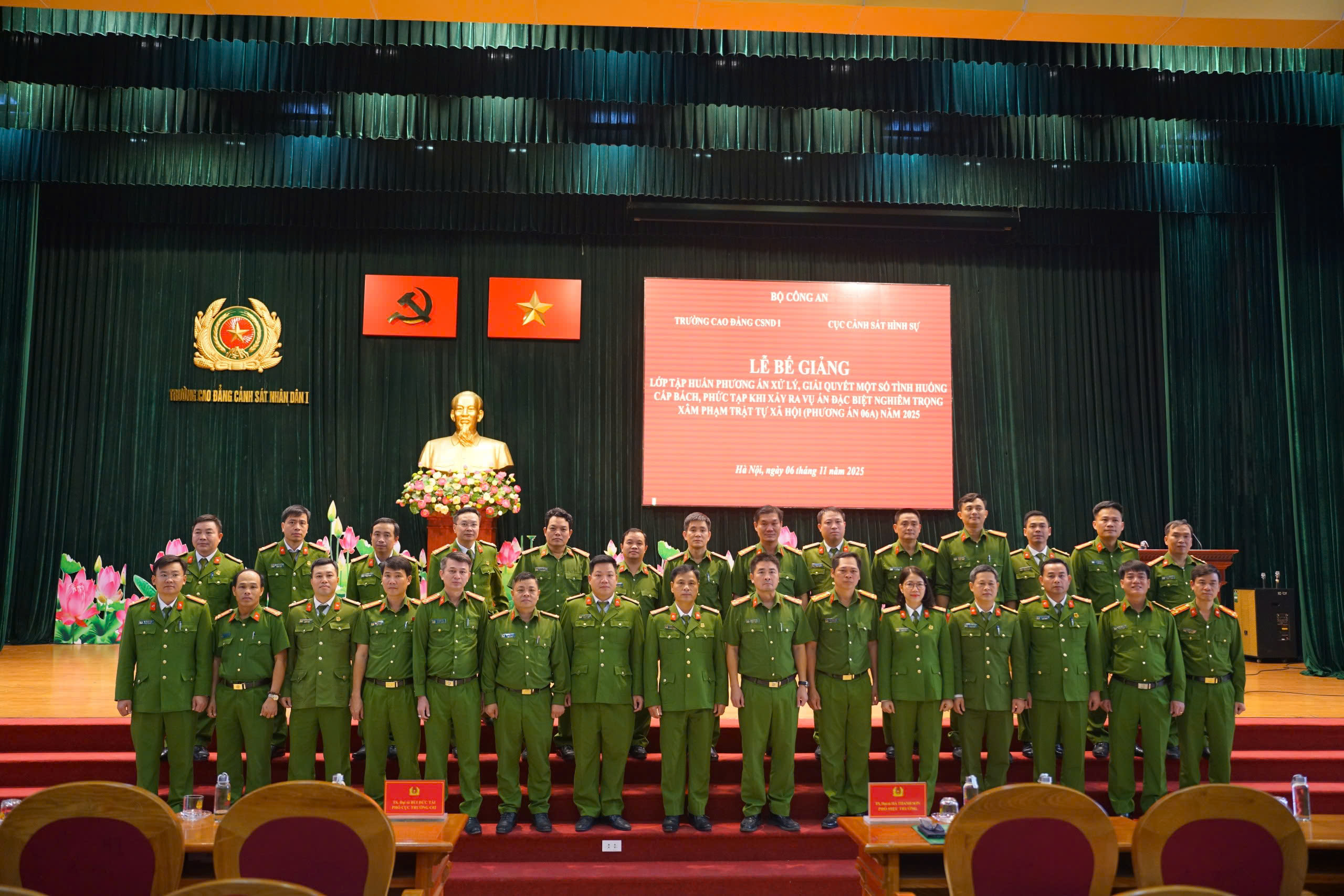 Tổ chức Bế giảng Lớp số 01 tập huấn Phương án 06A của Bộ Công an