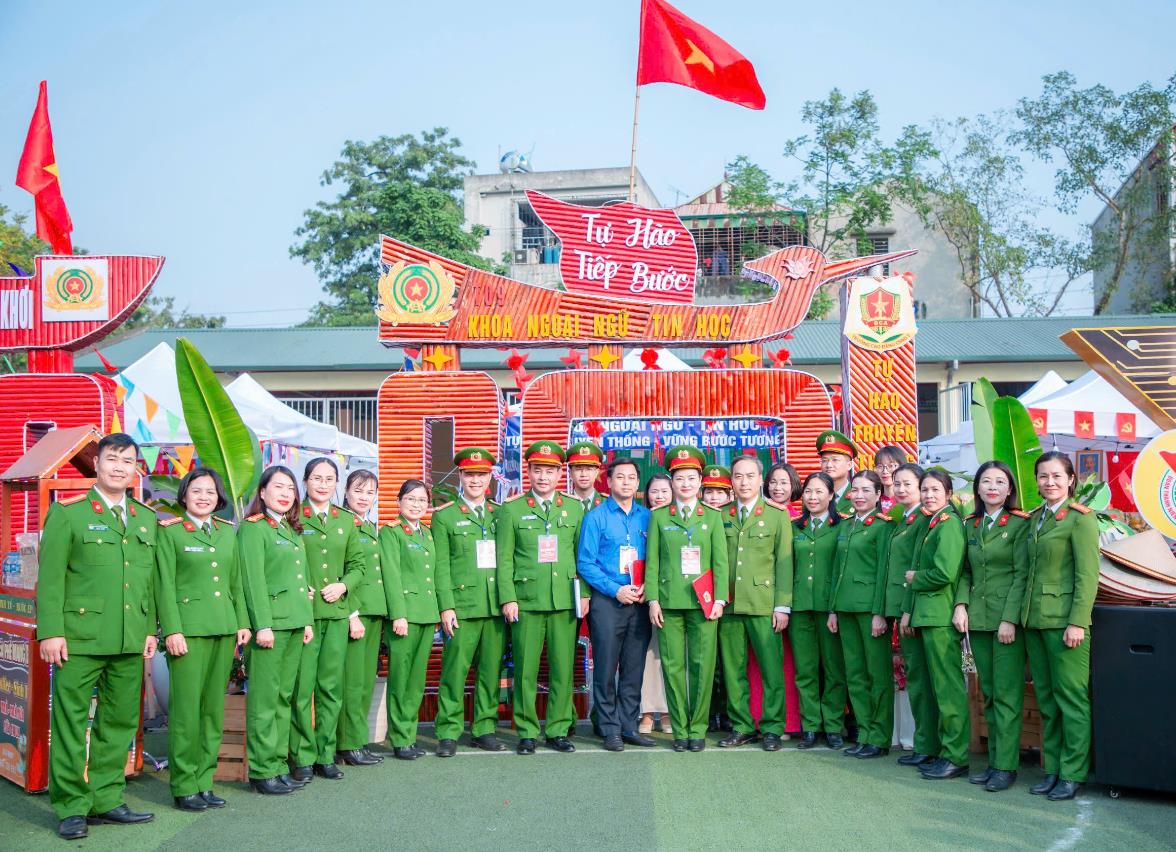 Khoa Ngoại ngữ - Tin học tích cực thi đua chào mừng kỷ niệm 60 năm Ngày truyền thống Nhà trường
