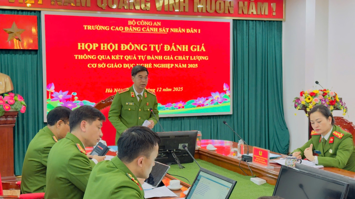 Họp Hội đồng tự đánh giá thông qua kết quả tự đánh giá chất lượng cơ sở giáo dục nghề nghiệp năm 2025