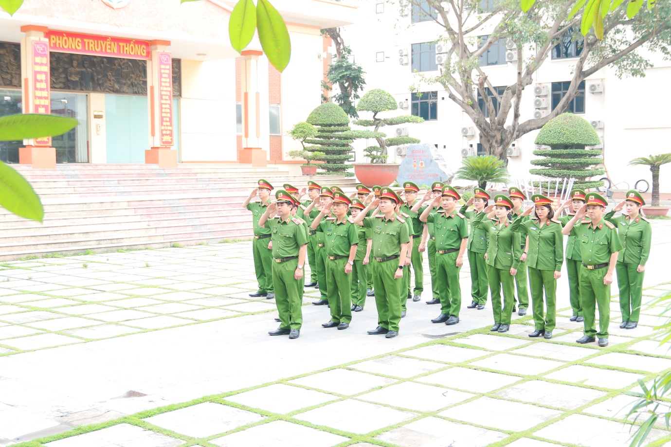 Trường Cao đẳng Cảnh sát nhân dân I dâng hoa, dâng hương nhân dịp kỷ niệm 135 năm Ngày sinh Chủ tịch Hồ Chí Minh (19/5/1890 - 19/5/2025)