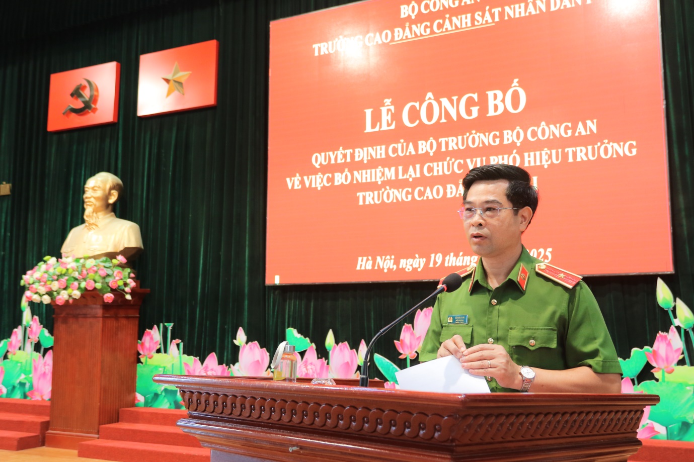 Công bố Quyết định của Bộ trưởng Bộ Công an về việc bổ nhiệm lại chức vụ Phó Hiệu trưởng Trường Cao đẳng Cảnh sát nhân dân I