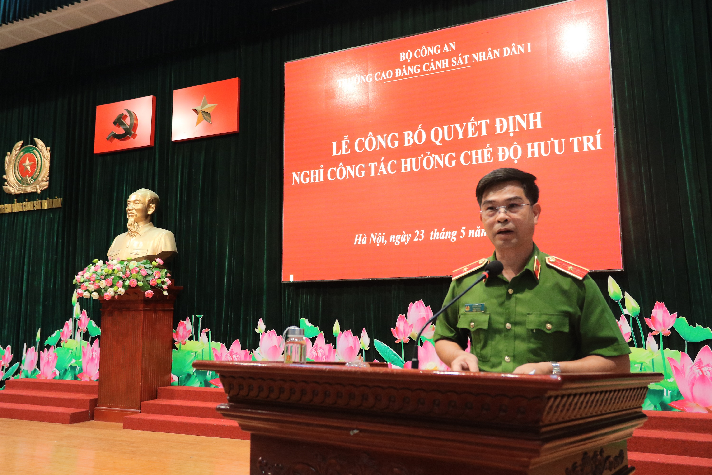 Công bố Quyết định nghỉ công tác hưởng chế độ hưu trí