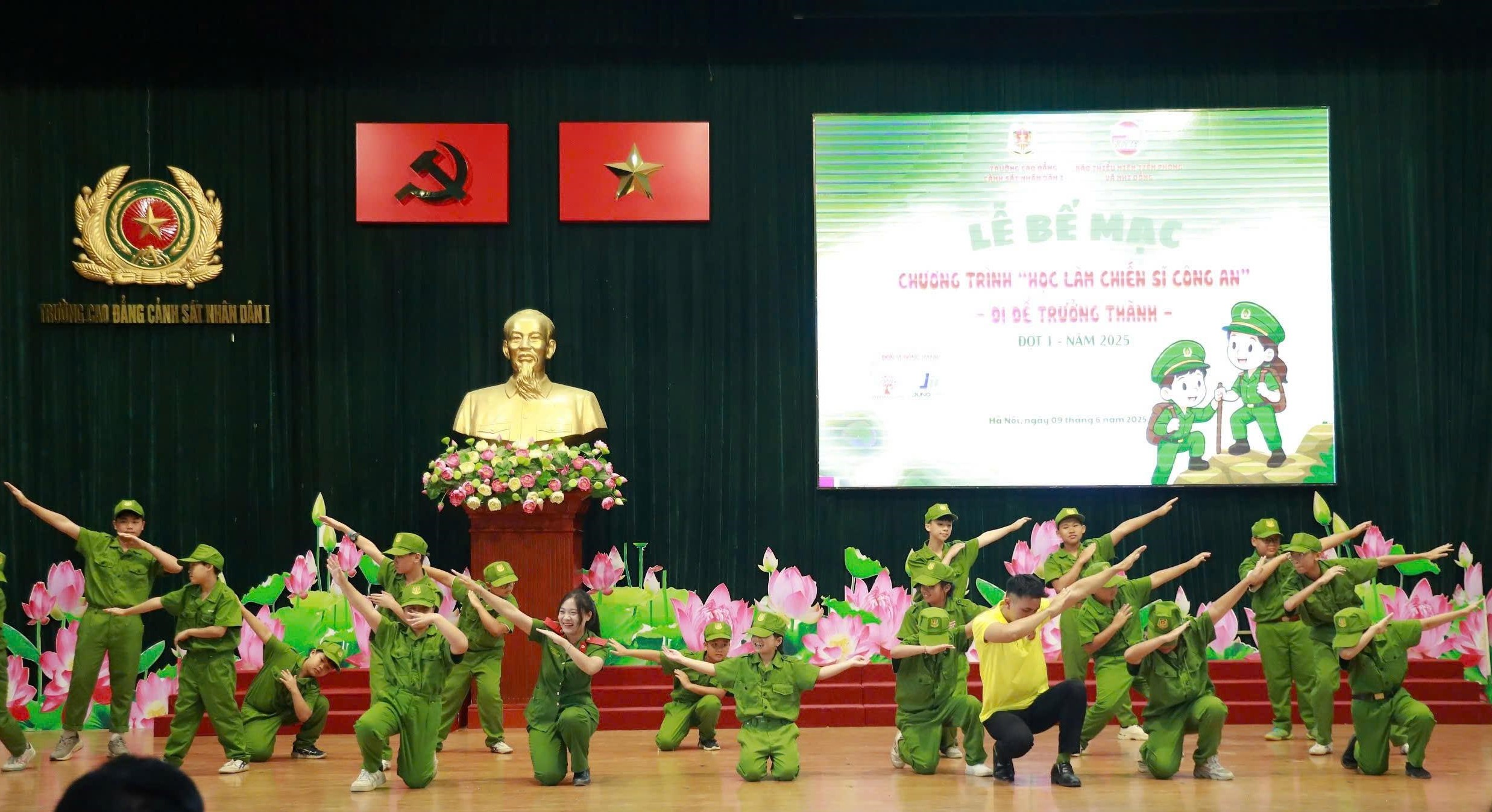Bế mạc chương trình "Học làm chiến sĩ công an" - Đợt 1 năm 2025