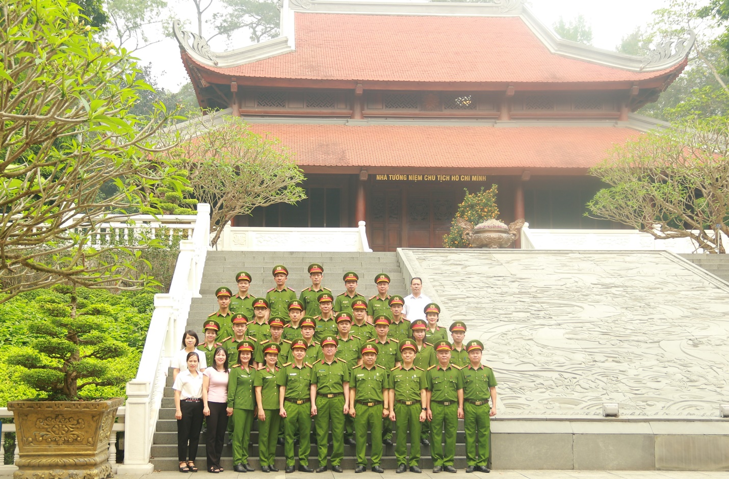 Phòng Hành chính tổng hợp tổ chức buổi sinh hoạt chính trị kỷ niệm 80 năm Ngày truyền thống lực lượng Tham mưu Công an nhân dân (18/4/1946 - 18/4/2026)