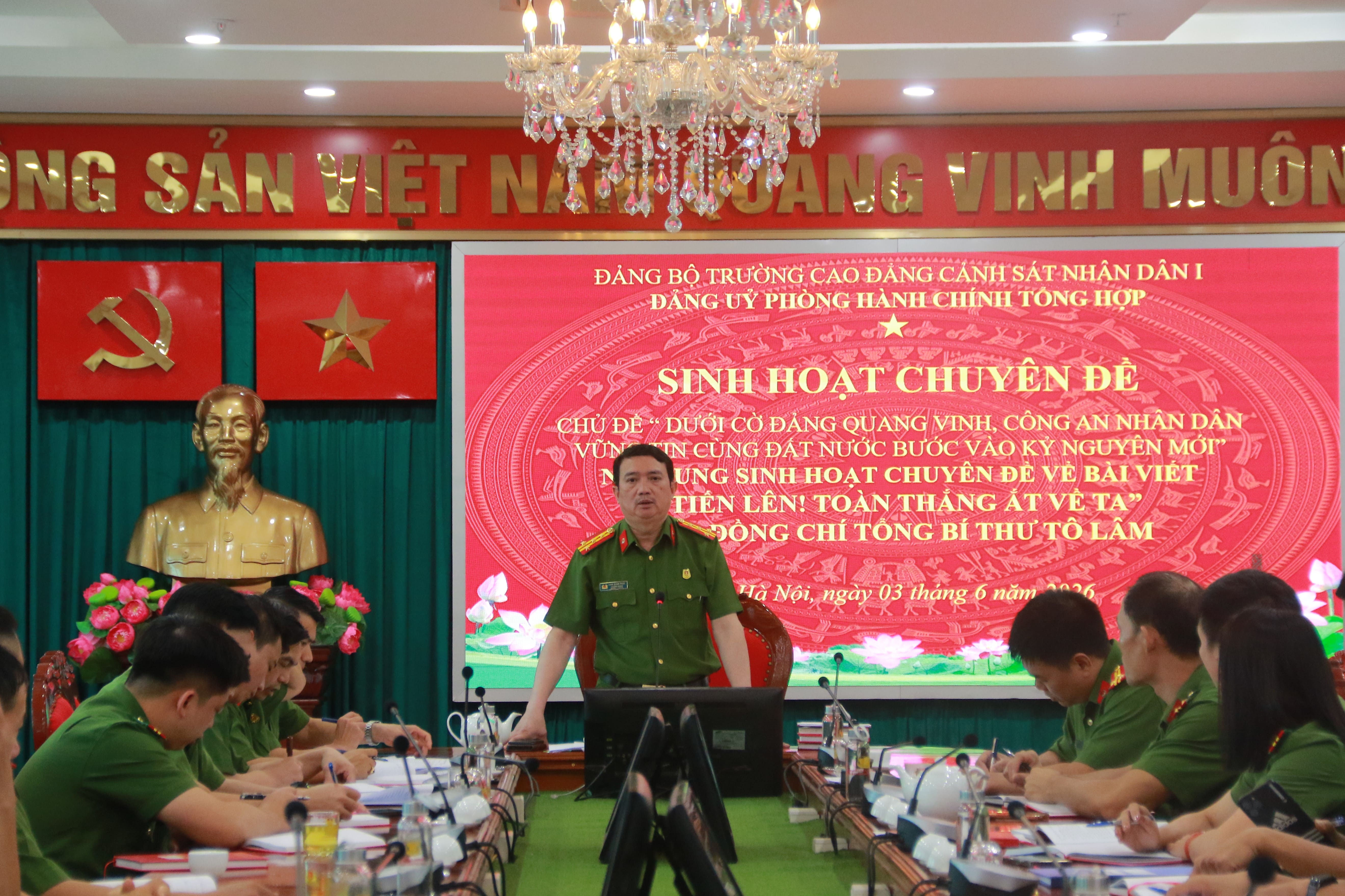 Đảng bộ Phòng Hành chính tổng hợp tổ chức sinh hoạt chuyên đề “Dưới cờ Đảng quang vinh, CAND vững tin cùng đất nước bước vào kỷ nguyên mới”